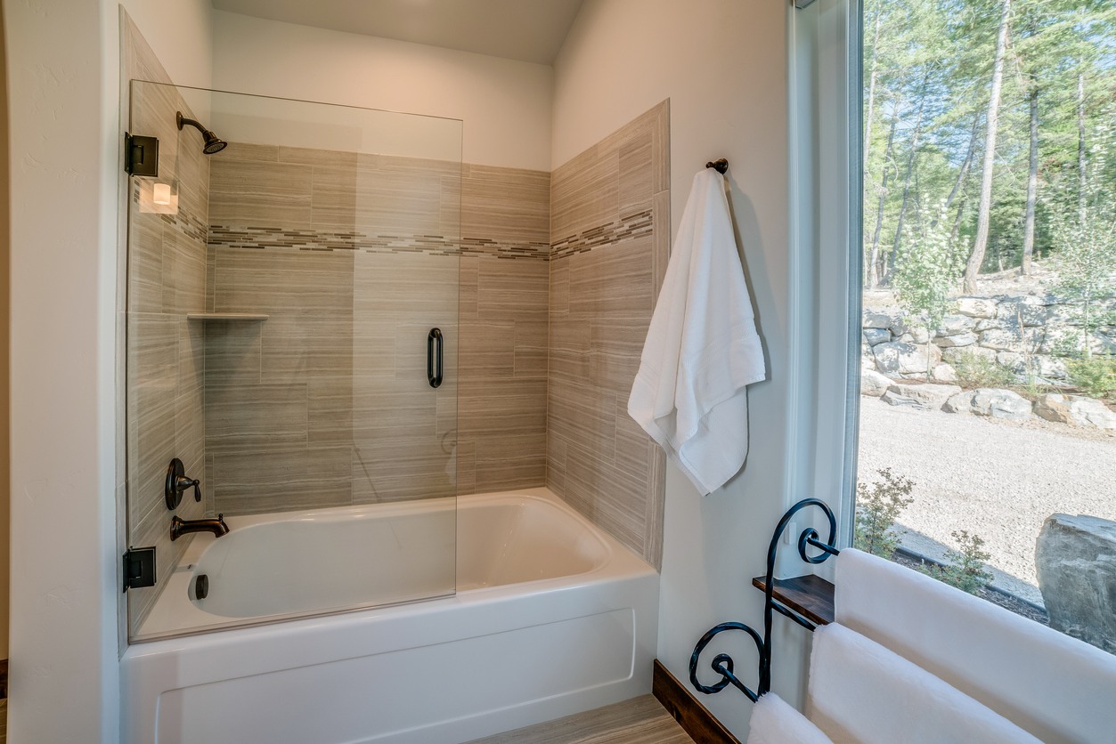 Shower & Tub Installation in Manuel Garcia